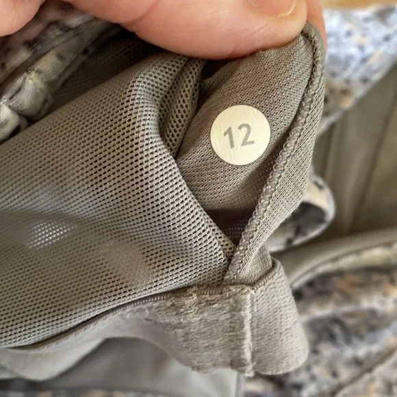 Lululemon Power Y tank - Picture 6 of 8